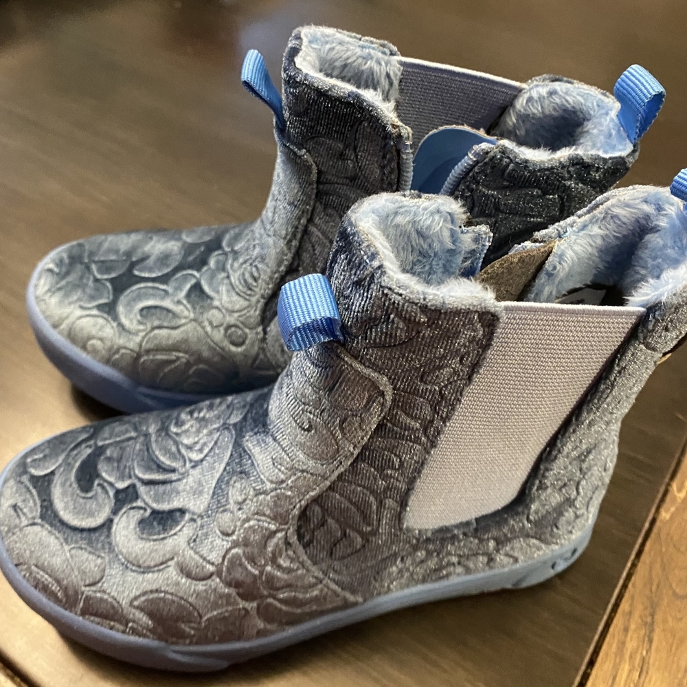 Box#17 Pediped Size 10/10.5 Eclipse Blue Embossed Velvet Boots